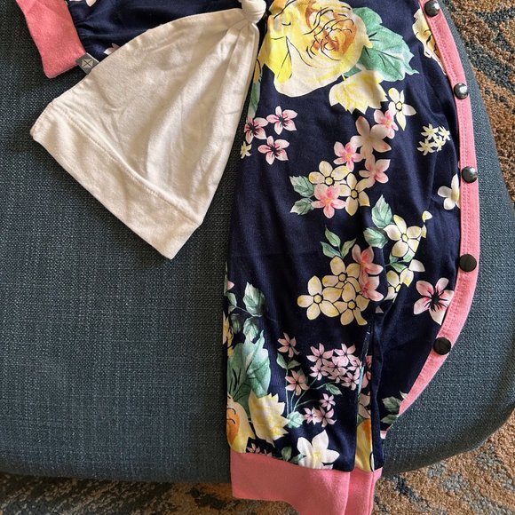 Floral one-piece outfits - Picture 2 of 4